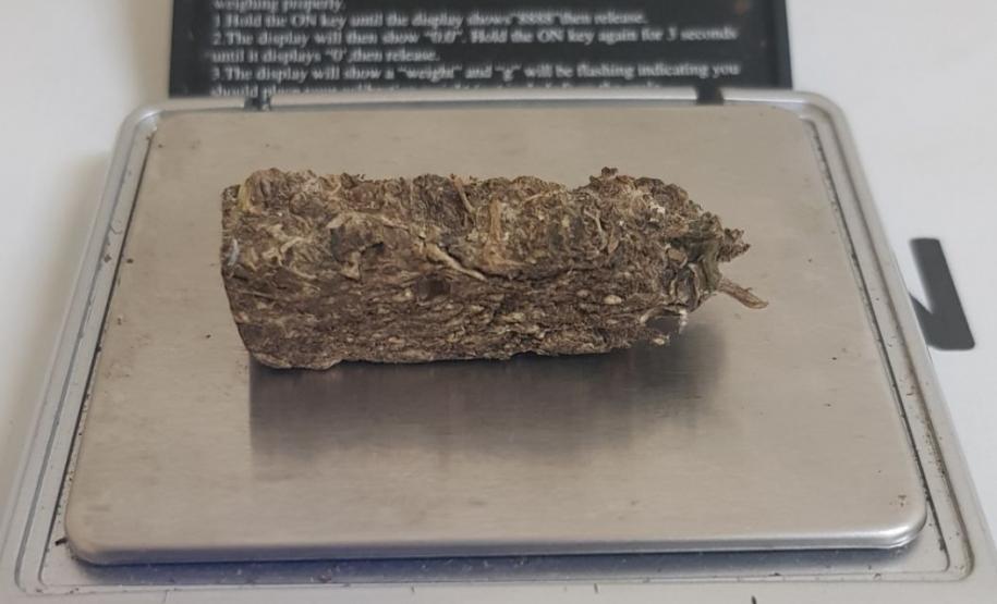 BPFron aprende 8,5 quilos de maconha e 20 pedras de crack na fronteira do Paraná BPFron aprende 8,5 quilos de maconha e 20 pedras de crack na fronteira do Paraná