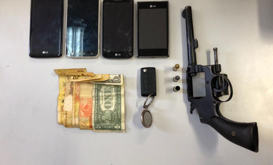 PM prende trio envolvido em roubo de celulares em Santa Felicidade, na Capital
