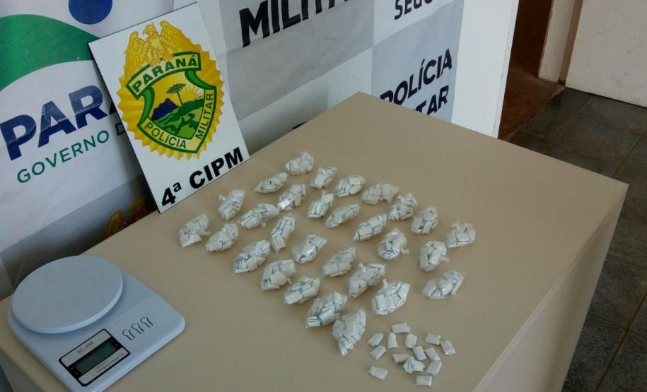 Polícia Militar apreende 450 pedras de crack em Londrina, Norte do Estado Polícia Militar apreende 450 pedras de crack em Londrina, Norte do Estado
