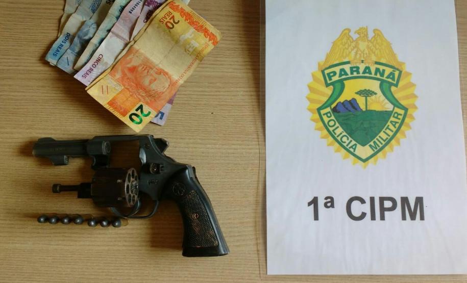 No Sudeste do PR, PM encaminha seis por envolvimento em roubos e recupera carro e dinheiro No Sudeste do PR, PM encaminha seis por envolvimento em roubos e recupera carro e dinheiro