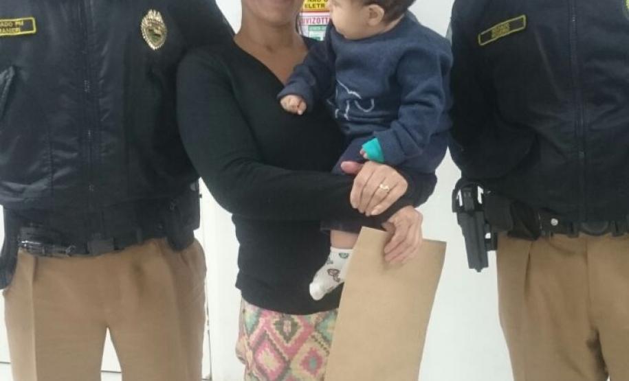 Policiais militares salvam vida de garoto que estava engasgado na RMC Policiais militares salvam vida de garoto que estava engasgado na RMC