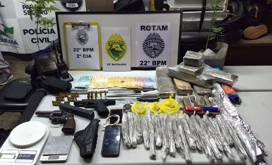 Ponto de tráfico é abordado em Almirante Tamandaré e PM apreende armas, maconha e dinheiro
