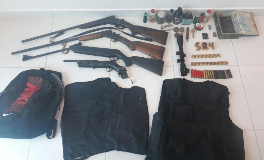 Armas e diversas munições são apreendidas em Mandirituba pela Polícia Militar; um homem é preso Armas e diversas munições são apreendidas em Mandirituba pela Polícia Militar; um homem é preso