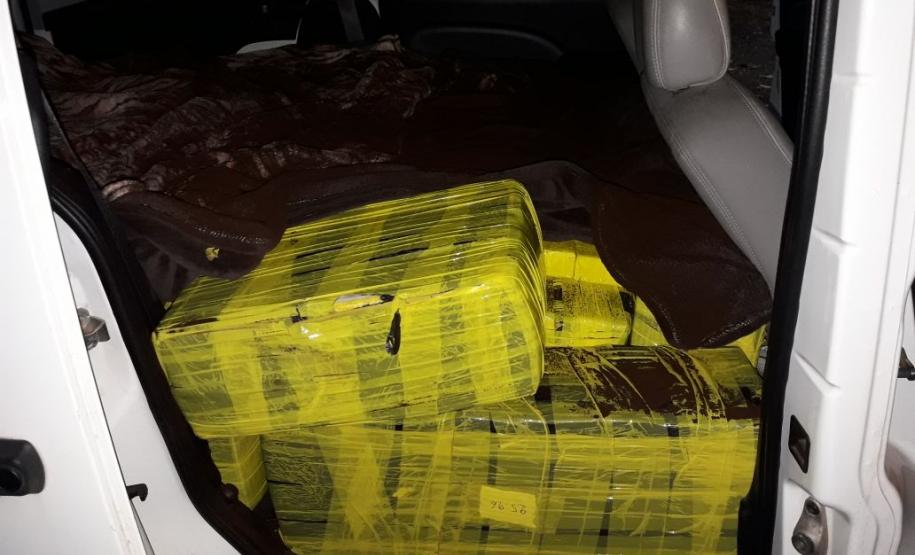 Quase 800 quilos de maconha são apreendidos em abordagem na PR 182, no Sudoeste do estado