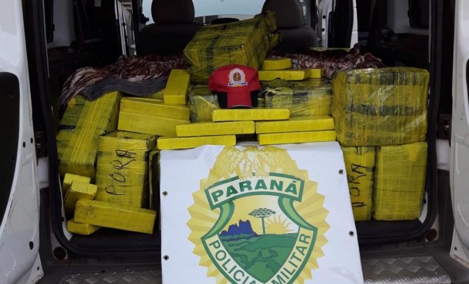 Quase 800 quilos de maconha são apreendidos em abordagem na PR 182, no Sudoeste do estado