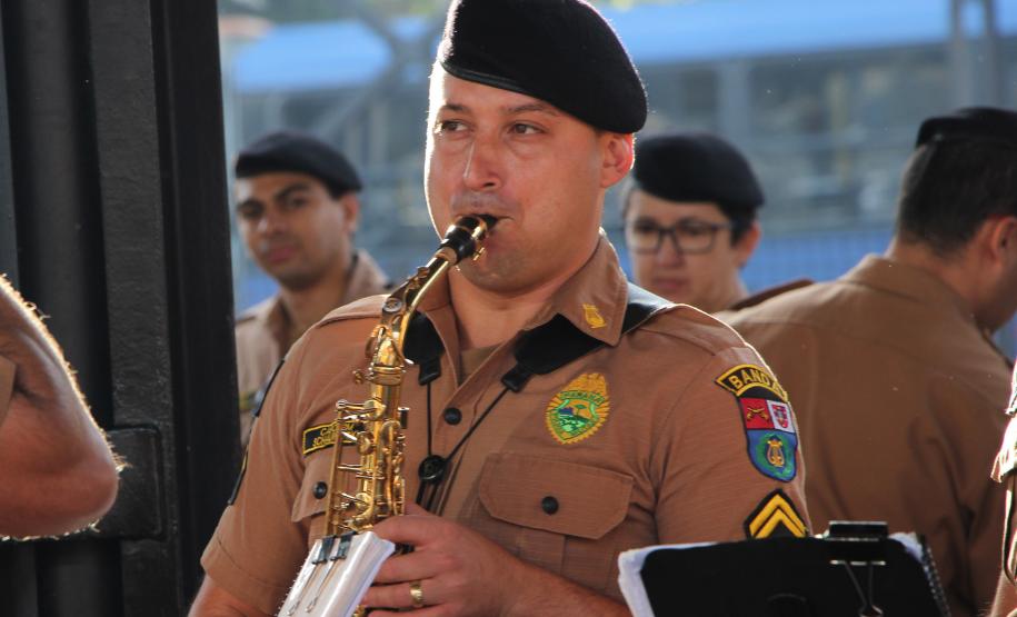 Curitiba, 11 de maio de 2018. 11-05-2018 Entrega de rosas em homenagem ao Dia das Mães