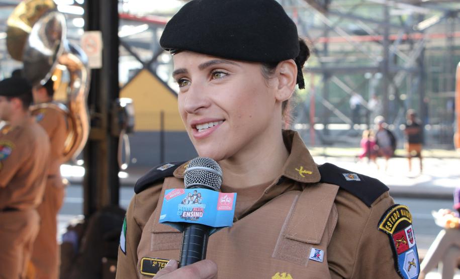 Curitiba, 11 de maio de 2018. 11-05-2018 Entrega de rosas em homenagem ao Dia das Mães