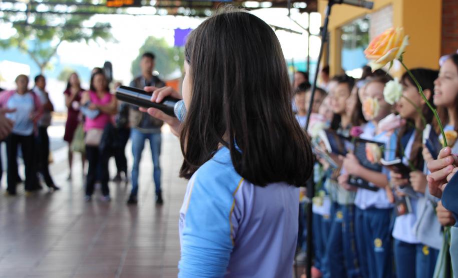 Curitiba, 11 de maio de 2018. Entrega de Flores em Homenagem ao Dia das Mães