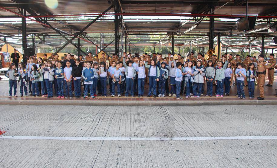 Curitiba, 11 de maio de 2018. Entrega de Flores em Homenagem ao Dia das Mães
