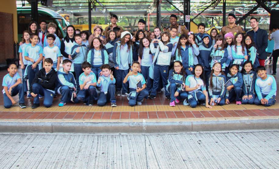 Curitiba, 11 de maio de 2018. Entrega de Flores em Homenagem ao Dia das Mães