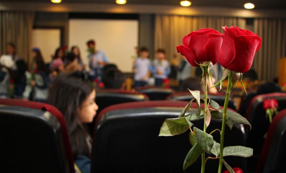 Curitiba, 11 de maio de 2018. Entrega de Flores em Homenagem ao Dia das Mães