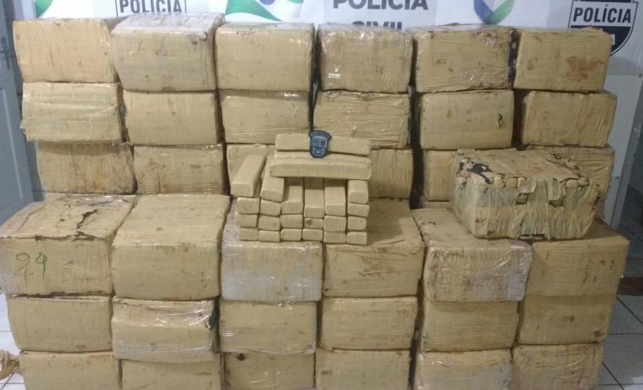 Policiais militares de Assis Chateaubriand apreendem maconha em caminhão durante Operação Tiradentes II; No Paraná foram 191 presos e 29 armas recolhidas