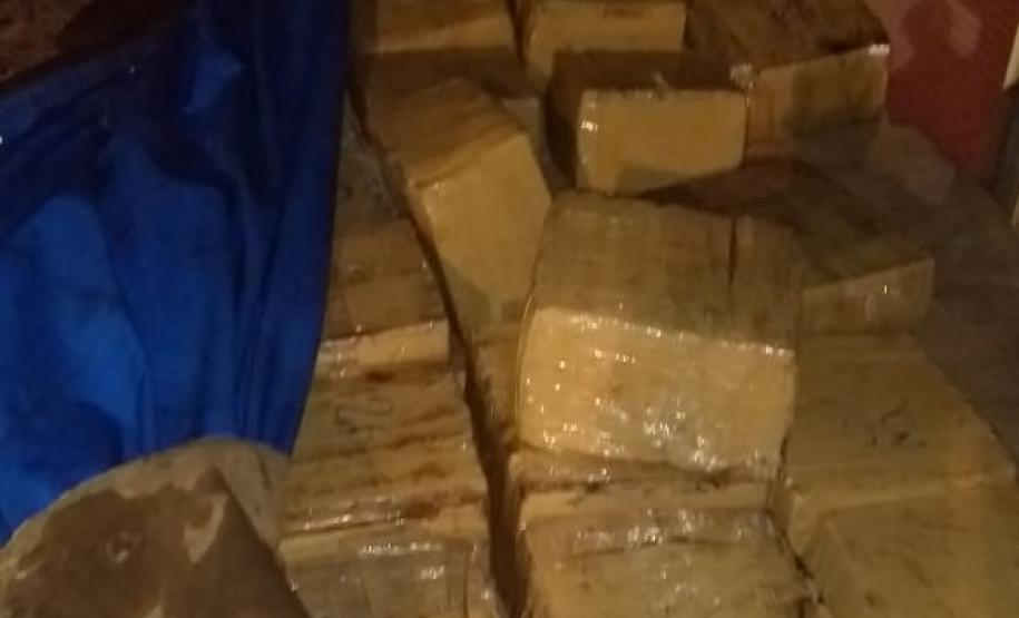 Policiais militares de Assis Chateaubriand apreendem maconha em caminhão durante Operação Tiradentes II; No Paraná foram 191 presos e 29 armas recolhidas