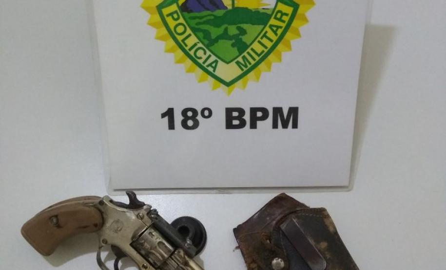 PM prende homem com revólver e munições no Norte do estado