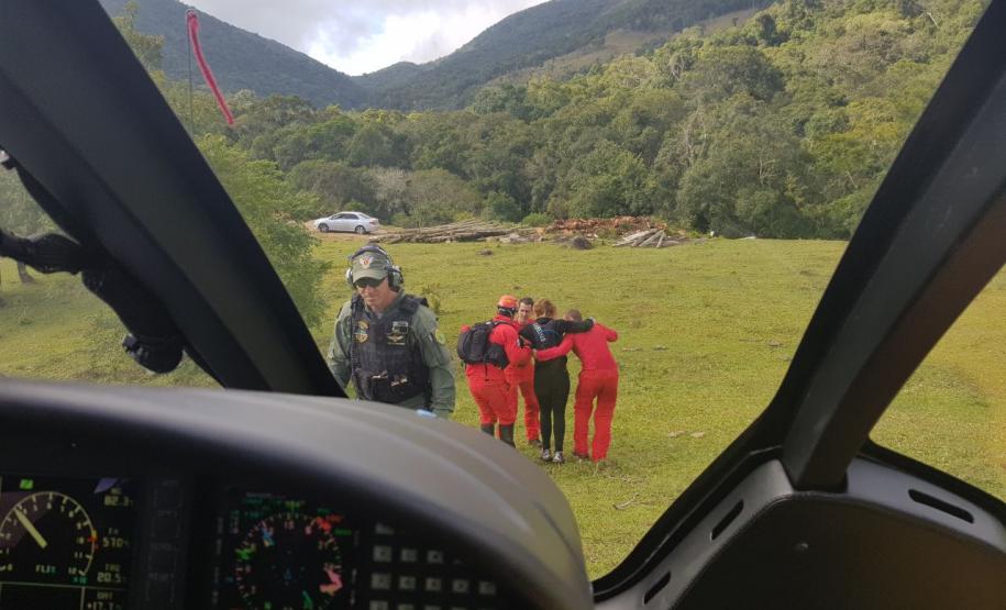 BPMOA e Corpo de Bombeiros resgatam montanhista do Pico do Camapuã, na RMC BPMOA e Corpo de Bombeiros resgatam montanhista do Pico do Camapuã, na RMC
