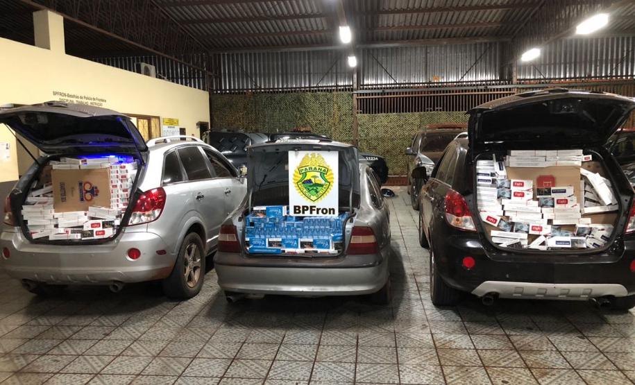 BPFron apreende três carros com 60 mil carteiras de cigarros no Oeste do estado BPFron apreende três carros com 60 mil carteiras de cigarros no Oeste do estado
