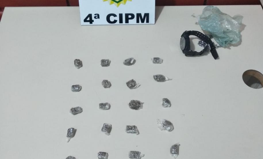 Adolescente é flagrado pela PM com maconha, cocaína e dinheiro em Londrina (PR) Adolescente é flagrado pela PM com maconha, cocaína e dinheiro em Londrina (PR)