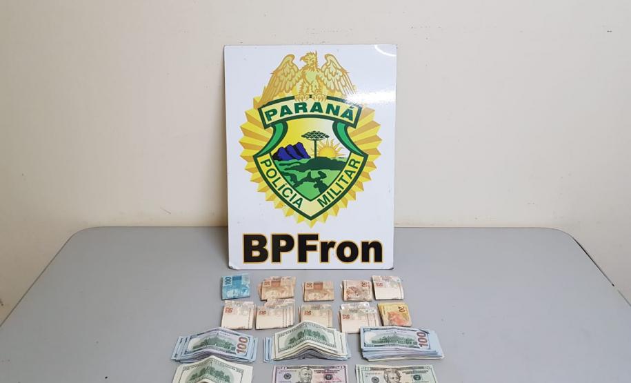 BPFron apreende 14 mil carteiras de cigarro e aproximadamente 150 mil reais em Guaíra, no Oeste do estado