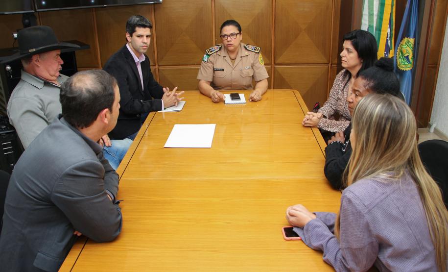 Curitiba, 16 de maio de 2018. Comandante recebe prefeito e vereadores em seu gabinete