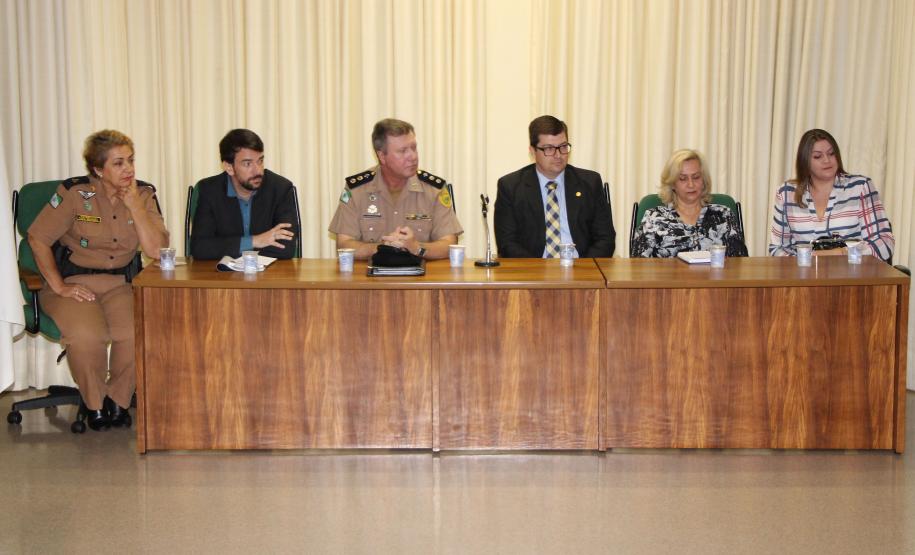 Curitiba, 18 de maio de 2018. Reunião Rede de Proteção Campanha não engole o choroSargento Tânia GuerreiroSuperintendente da Secretaria da Família e Desenvolvimento Social Leandro Nunes MellerCoronel Vanderley Rothenburg Juiz Ricardo Ferreira JentzschTen Luci Aparecida Rocha Belão LubelProfessora Andreia Rosa
