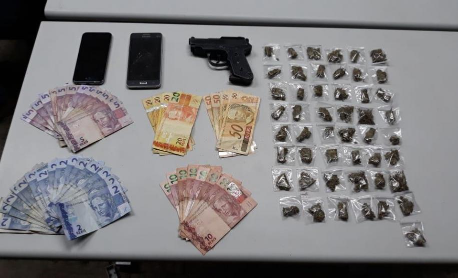 Batalhão da PM apreende armas, simulacros e encaminha 14 pessoas envolvidas com tráfico de drogas e foragidas da justiça em Curitiba