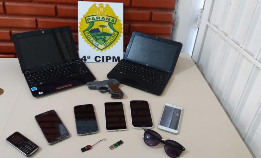 Homem com Mandado de Prisão e suspeito de roubo é detido por populares que chamam a PM, em Londrina (PM) Homem com Mandado de Prisão e suspeito de roubo é detido por populares que chamam a PM, em Londrina (PM)