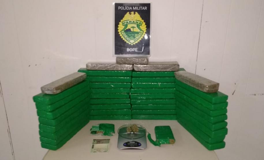 Abordagem resulta em 35 quilos de maconha retirados de circulação no Boqueirão, em Curitiba