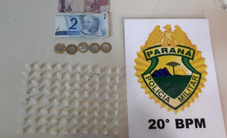 PM apreende 80 pinos de cocaína, no bairro Uberaba, em Curtiba
