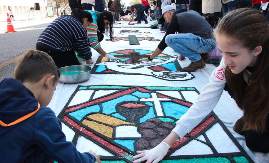 Curitiba, 31 de maio de 2018. Montagem do tapete Corpus Christi