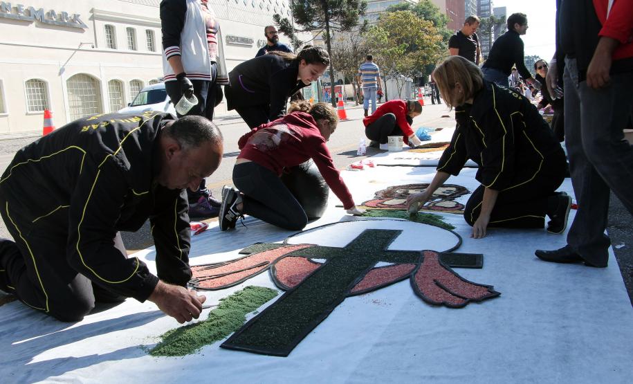Curitiba, 31 de maio de 2018. Montagem do tapete Corpus Christi