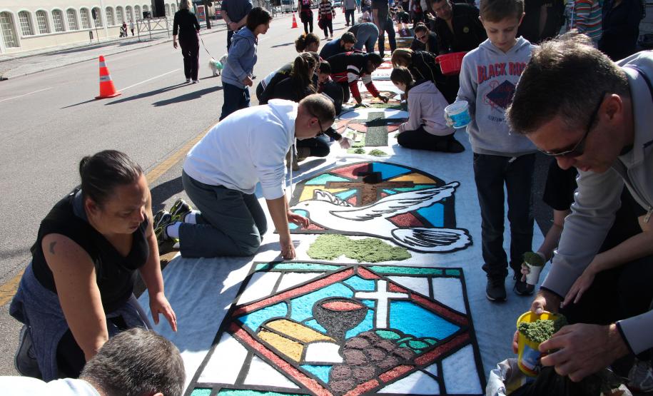 Curitiba, 31 de maio de 2018. Montagem do tapete Corpus Christi