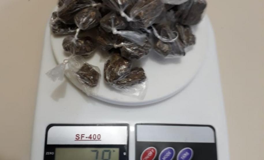 PM encaminha 15 pessoas e apreende drogas, arma e munições em diferentes ocorrências no Norte Pioneiro