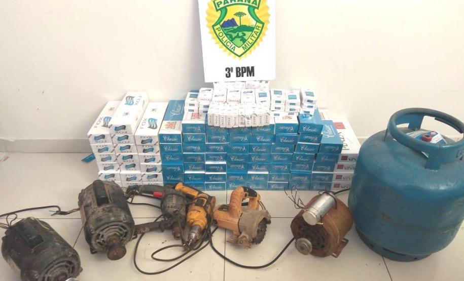 PM apreende espingarda modificada, 80 pacotes de cigarros contrabandeados e outros objetos no Sudoeste do estado; três são presos PM apreende espingarda modificada, 80 pacotes de cigarros contrabandeados e outros objetos no Sudoeste do estado; três são presos