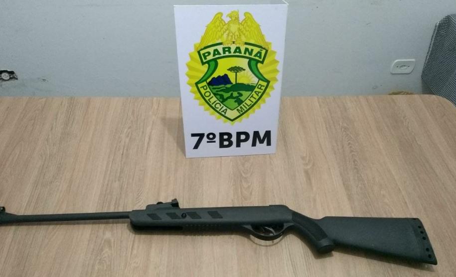 Policiais militares apreendem armas, drogas e prendem três homens no Noroeste do estado Policiais militares apreendem armas, drogas e prendem três homens no Noroeste do estado