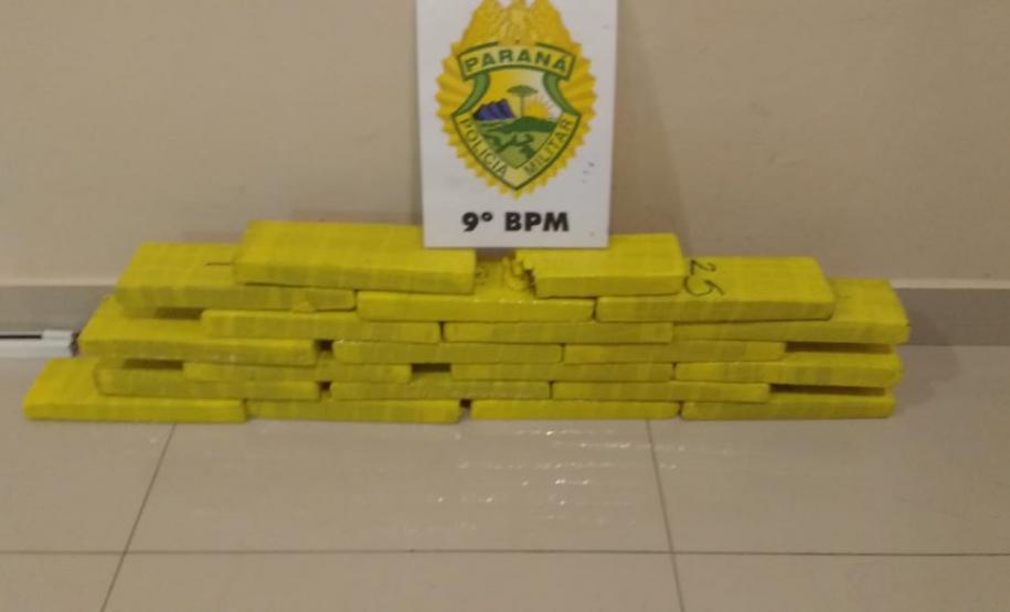 PM de Guaratuba (PR) apreende 21 tabletes de maconha e encaminha homem à delegacia PM de Guaratuba (PR) apreende 21 tabletes de maconha e encaminha homem à delegacia