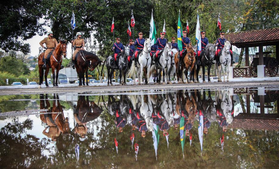 Regimento de Polícia Montada da PM comemora o 139º aniversário e entrega medalhas em Curitiba Regimento de Polícia Montada da PM comemora o 139º aniversário e entrega medalhas em Curitiba