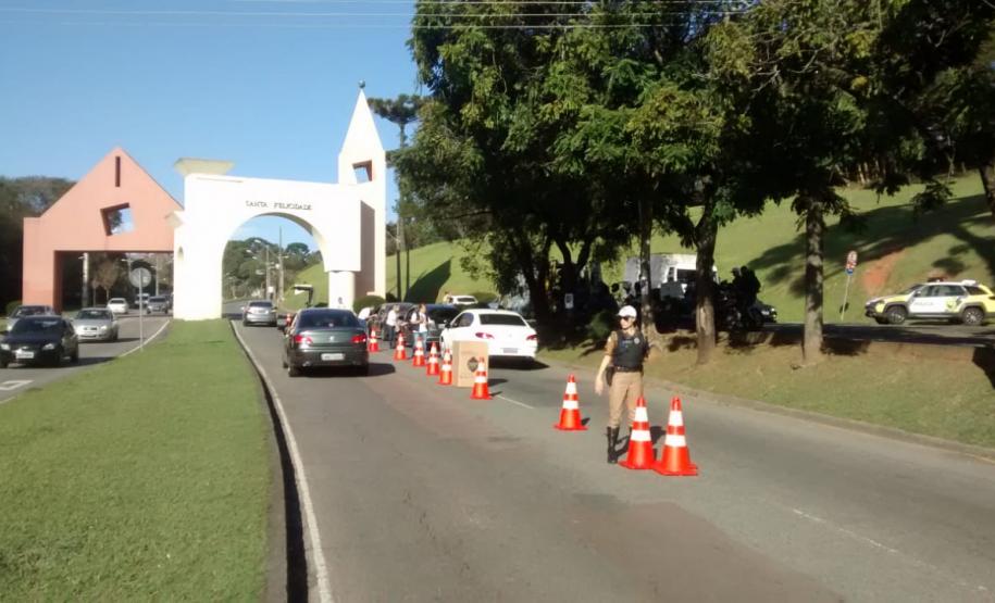 Em Santa Felicidade, Policiais Militares apoiam iniciativa para arrecadação de doações