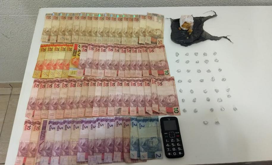 Em Cianorte, no Noroeste do Paraná, policiais militares prendem homem por tráfico de drogas Em Cianorte, no Noroeste do Paraná, policiais militares prendem homem por tráfico de drogas