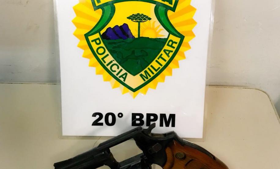 Arma de fogo é apreendida no Uberaba e rapaz acaba preso pela PM na Capital Arma de fogo é apreendida no Uberaba e rapaz acaba preso pela PM na Capital