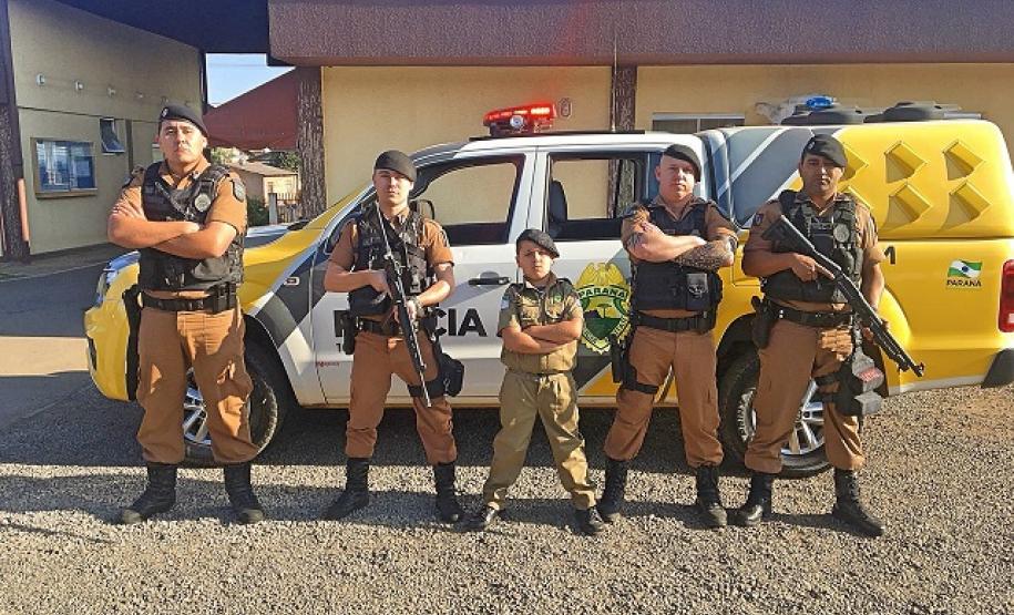 Em Guarapuava, Polícia Militar recebe visita de aniversariante Em Guarapuava, Polícia Militar recebe visita de aniversariante