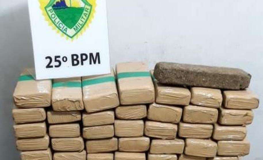 Polícia Militar apreende cerca de 30 quilos de maconha e encaminha mulher em Umuarama