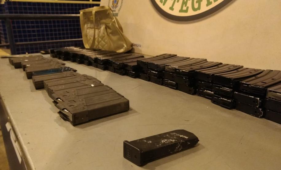 Na Ponte da Amizade, BPFron apreende carregadores de fuzil e de pistola Na Ponte da Amizade, BPFron apreende carregadores de fuzil e de pistola