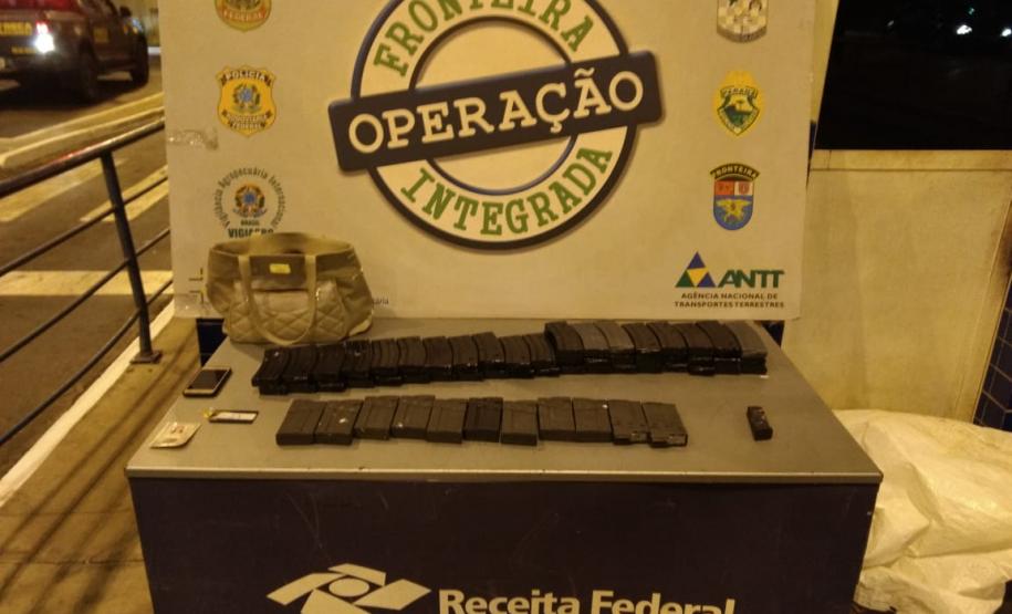 Na Ponte da Amizade, BPFron apreende carregadores de fuzil e de pistola Na Ponte da Amizade, BPFron apreende carregadores de fuzil e de pistola