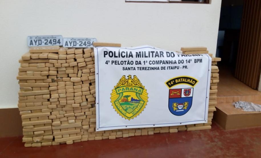 Policiais militares apreendem veículo abandonado (com um quilo de maconha) em Santa Terezinha de Itaipu, no Oeste do Paraná Policiais militares apreendem veículo abandonado (com um quilo de maconha) em Santa Terezinha de Itaipu, no Oeste do Paraná