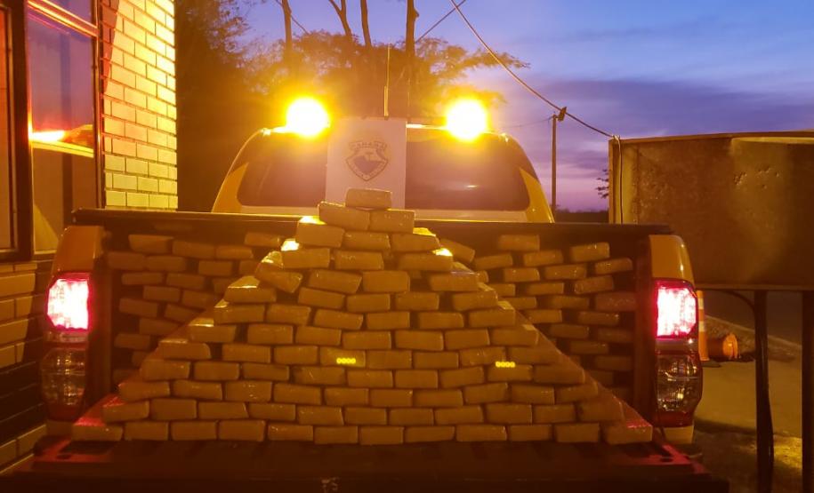 Operação de fiscalização na PR 323 resulta em aproximadamente 200 quilos de maconha apreendidos