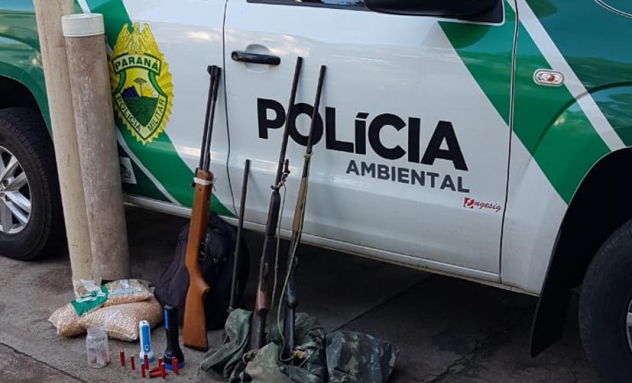 BPAmb-FV prende dois homens e apreende armas e munições para caça ilegal no Parque Nacional do Iguaçu no Oeste do estado