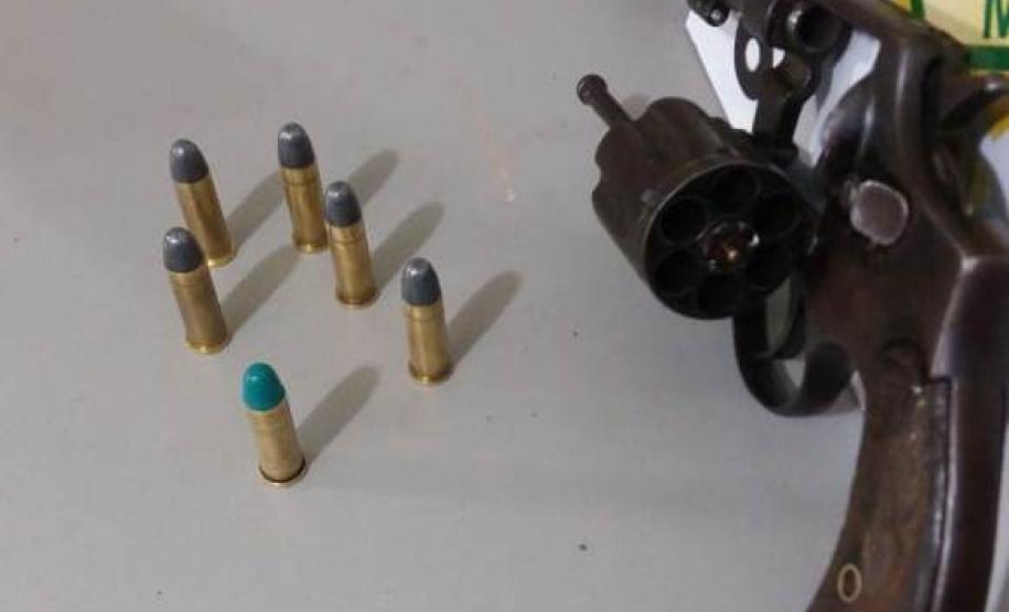 Ações da PM em Cascavel e região resultam em duas armas e mais de 10 quilos de maconha apreendidos Ações da PM em Cascavel e região resultam em duas armas e mais de 10 quilos de maconha apreendidos