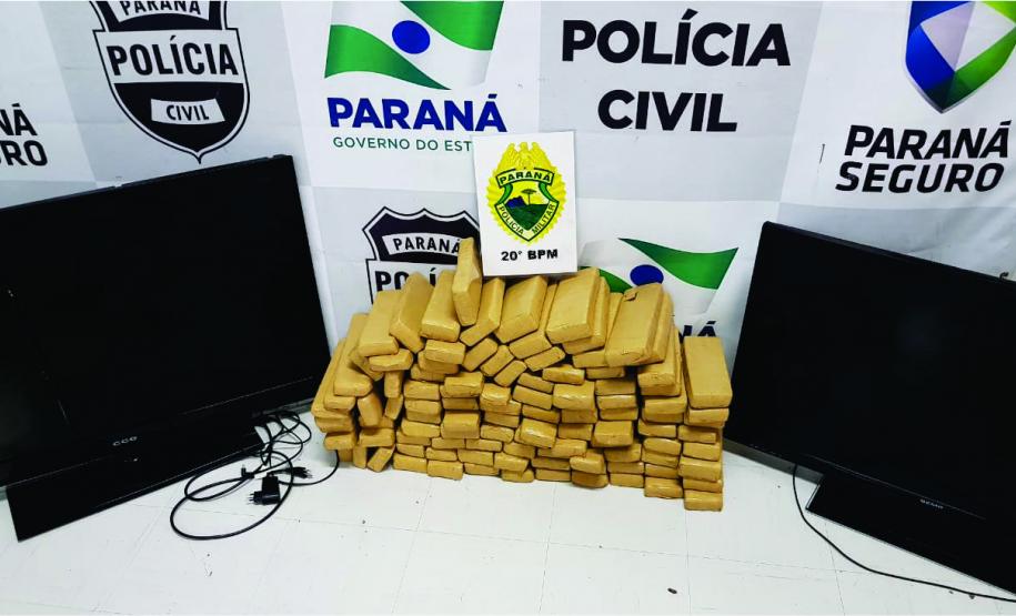 60 quilos de maconha são apreendidos pela PM no Xaxim, em Curitiba 60 quilos de maconha são apreendidos pela PM no Xaxim, em Curitiba