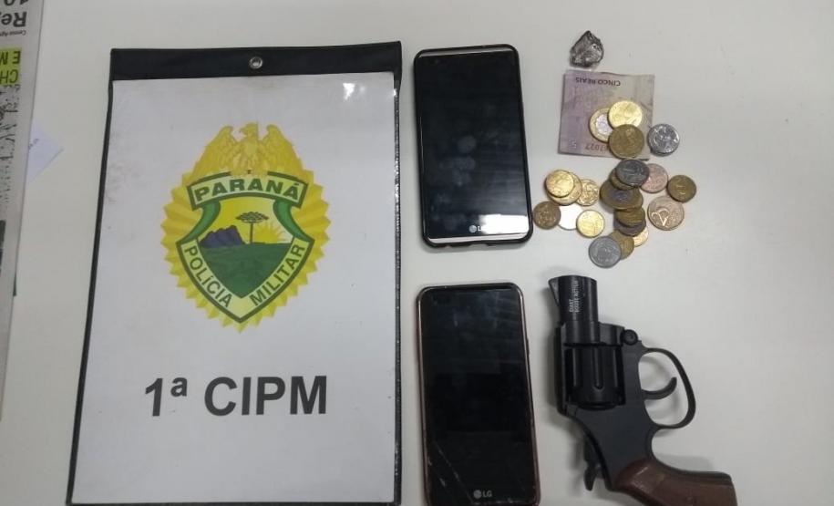 PM prende dois homens, recupera motocicleta e apreende carro com mais de R$ 13 mil em débitos no Sudeste do estado