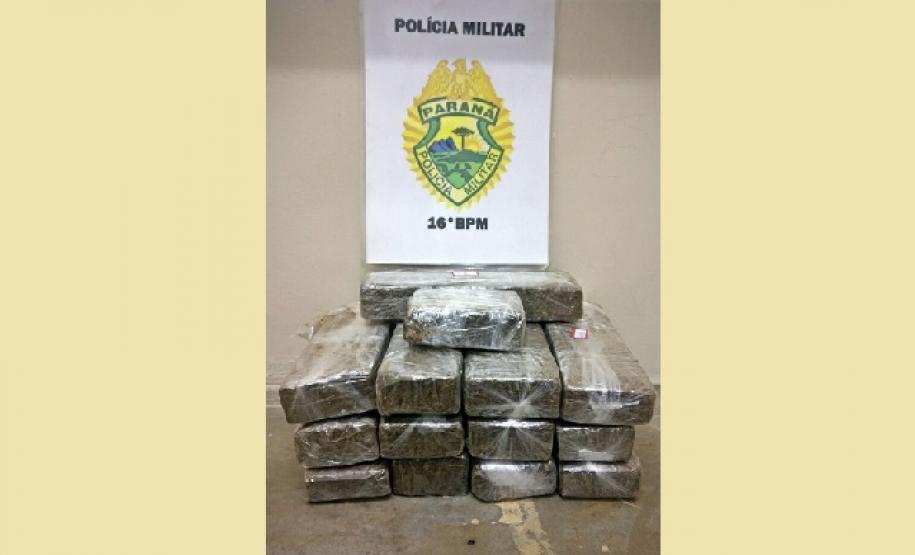 PM apreende 13 tabletes de maconha com adolescente no Centro-Sul do estado PM apreende 13 tabletes de maconha com adolescente no Centro-Sul do estado